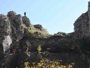 2 Bin 500 Yıllık Bitlis Kalesi’nde Yeni Surlar Ve Yürüyüş Yolları Yapılıyor