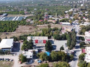 Örnek Babaya Vefa: Doktor Oğlu Köyün Okuluna Kütüphane Yaptırdı