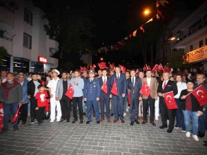 Kaş’ta Cumhuriyet Bayramı Nedeniyle Fener Alayı Ve Konser Düzenlendi