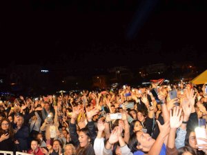 Didim’de 29 Ekim Coşkusu Fener Alayı Ve Konserle Kutlandı