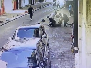 Taksim’de Beyzbol Sopalı Ve Kasklı Dehşet Kamerada: Komadaki Bekçi 4 Ay Sonra Öldü