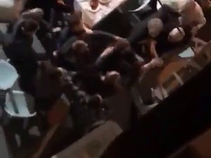 Düğünde Davetliler Fazla Alkol Alınca Ortalık Karıştı