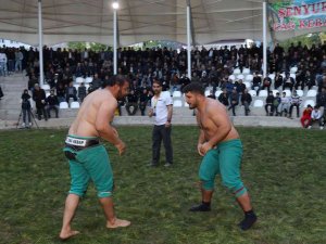 Erzurum’da ‘Uzundere Karakucak Güreşleri’ Nefes Kesti