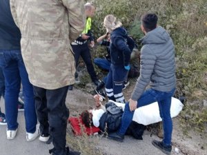 Kamyona Çarpan Otomobil Kanala Düştü: 1’i Ağır 4 Yaralı