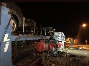 Freni Patlayan Araç Yüklü Tır, 3 Araca Çarparak Durabildi