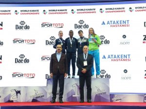 Başkan Altay Karate Şampiyonasında Dereceye Giren Sporculara Madalyalarını Verdi