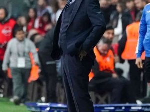 Şenol Güneş Çiçeklerle Karşılandı