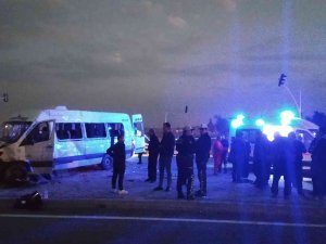 Gaziantep’te İşçi Servisi İle Otomobil Çarpıştı: 1 Ölü, 15 Yaralı