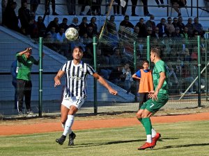 Çeşme Belediyespor, Salihli Belediyespor’u 5-0 Mağlup Etti