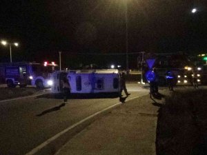 Silivri’de Ambulans Yan Yattı, 3 Sağlık Personeli Ölümden Döndü