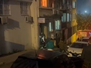 Fatih’te Korkutan Otel Yangını: 2 Kişi Dumandan Etkilendi