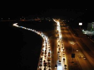 43 İlin Geçiş Güzergahındaki Trafik Yoğunluğu Havadan Görüntülendi