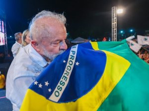 Brezilya’da İlk Sonuçlara Göre Luiz Inacio Lula Da Silva Başkanlık Seçimlerini Kazandı