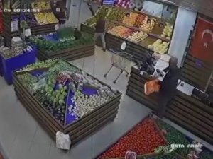 Çalışanları Oyalayıp Sadaka Kutusunu Çaldı