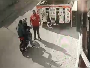 İ̇stanbul’da Silahlı Saldırı Kamerada: Saldırganların Sesine Çıkınca Vuruldu