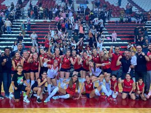 Antalyaspor Voleybol Takımı Galip Ayrıldı