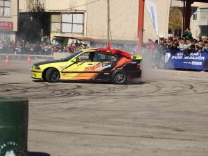 Klasik Otomobil Ve Modifiye Tutkunları Kahramankazan’da Buluştu