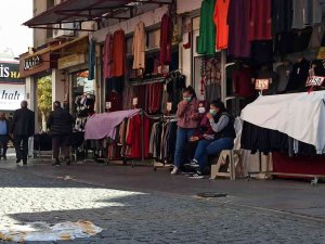 Eskişehir’in Göbeğindeki İşlek Cadde 10 Yıldır Lağım Kokuyor