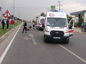 Motosiklet Yayaya Çarptı: 2 Yaralı