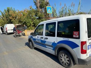 Motosiklet Yayaya Çarptı: 2 Yaralı