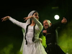 Cumhuriyet Bayramı Kardeş Kültürleri Kartal’da Buluşturdu