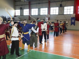 Subü’de Geleneksel Okçuluk Puta Koşusu Düzenlendi