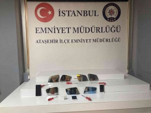 Ataşehir’de Lüks Araçlara Dadanan Dikiz Aynası Hırsızları Yakayı Ele Verdi