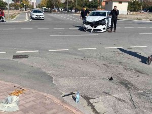 Kazada Savrulan Otomobil Çocuklara Çarptı: 2 Yaralı