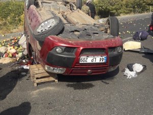 Kontrolden Çıkan Araç Takla Attı: 2 Yaralı