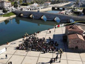771 Yıllık Köprü Yanında Kitap Okudular