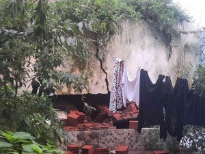 Beyoğlu’nda Bir Binanın İstinat Duvarı Çöktü