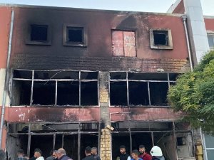 Yangın İş Yerini Küle Çevirdi