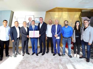 Bayraklı’da Yüzleri Güldüren Toplu Sözleşme