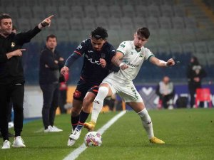 Spor Toto Süper Lig: Medipol Başakşehir: 1 - Giresunspor: 0 (İ̇lk Yarı)