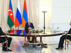 Putin, Aliyev Ve Paşinyan Arasındaki Üçlü Zirve Soçi’de Başladı