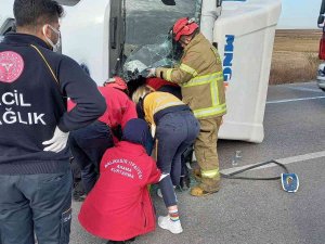Bandırma’da Kadın Kamyon Sürücüsü Kazada Yaralandı