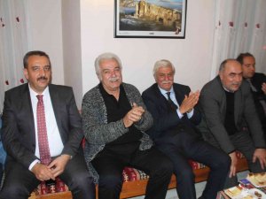 Usta Sanatçı Serdar Gökhan, Elazığ Kürsübaşı Etkinliğinde Doyasıya Eğlendi