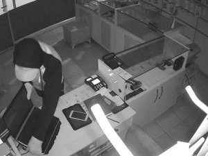 Maskeli Ve Eldivenli Cep Telefonu Hrsızlığı