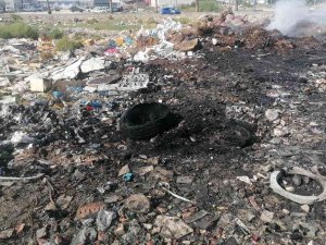Hurda Malzeme Yangınından Çıkan Siyah Dumanlar Gökyüzünü Kapladı
