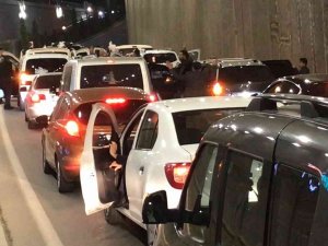 Trafikte Durup Oynayan Düğün Konvoyuna Ceza