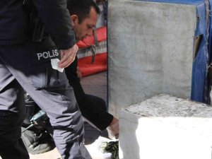 Kaldırıma Poşet İçerisinde Bırakılan Silah Polis Alarma Geçirdi