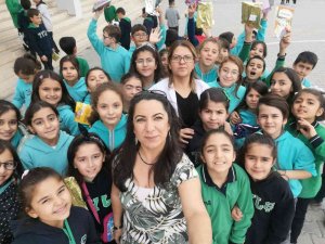 Minik Öğrencilerden Akranlarına Anlamlı Hediye