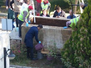 İ̇nşaat Kazısında Bulunan Gizemli Lahit Açıldı