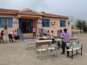 Şırnak’ta Öğrenci Ve Veliler, Öğretmenleriyle Okullarının Bakımını Yaptı