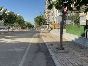 Otomobil Öğretmenlere Çarptı: 2 Yaralı