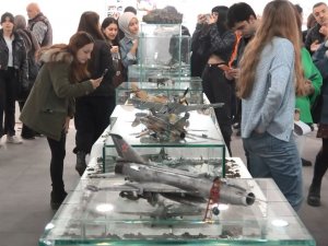 Türk Ve Dünya Tarihi Minyatürleri Göz Boyuyor