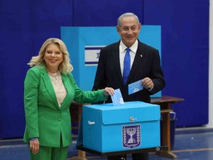 İ̇srail’de Eski Başbakan Netanyahu’nun Sağ Bloğu Seçimi Önde Götürüyor