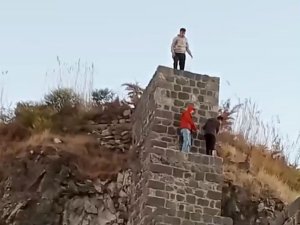 Metrelerce Yüksekte Çocukların Tehlikeli Oyunu Korkuttu