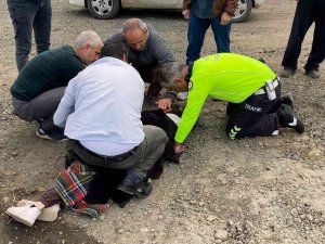 Trafik Polisin İlk Yardımı Nefes Alamayan Çocuğu Ölümden Kurtardı