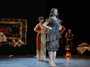 Ehram Kumaşından Yapılan Kıyafetler Vatandaşlardan Alkış Topladı